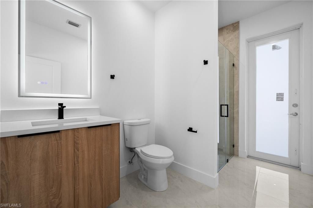 Image 14 of property listing at 2814 5TH TER, Cape Coral, FL 33993