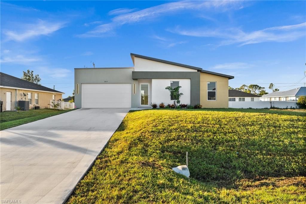 Image 2 of property listing at 2814 5TH TER, Cape Coral, FL 33993