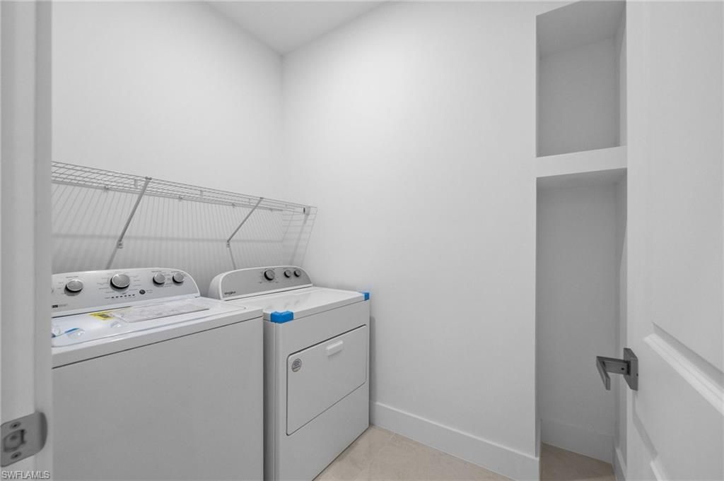 Image 20 of property listing at 2814 5TH TER, Cape Coral, FL 33993