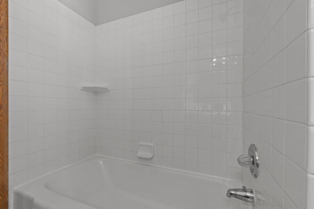 5956 5th Street NE, Fridley, MN 55432