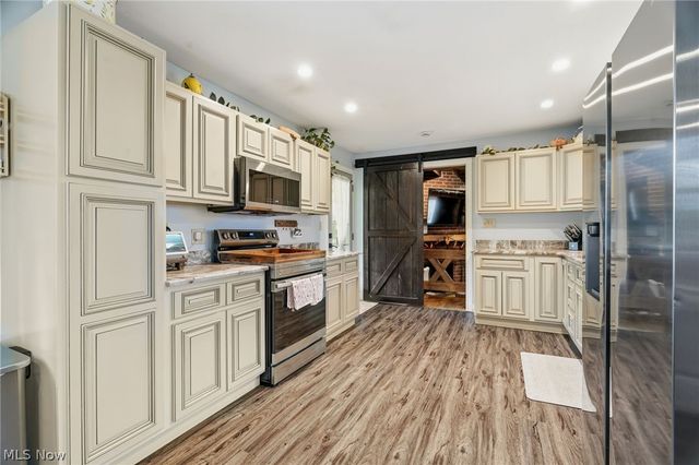 1477 E Garfield Road, New Springfield, OH 44443