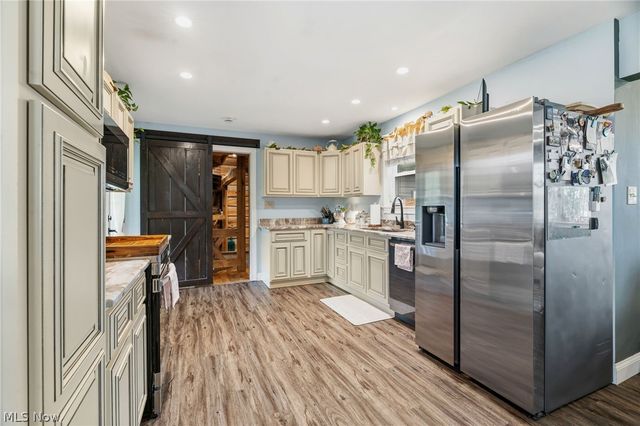 1477 E Garfield Road, New Springfield, OH 44443