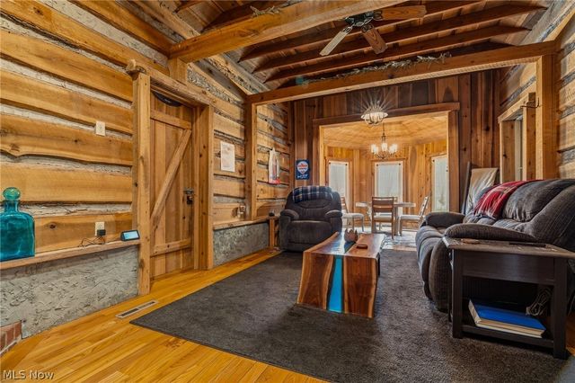 1477 E Garfield Road, New Springfield, OH 44443