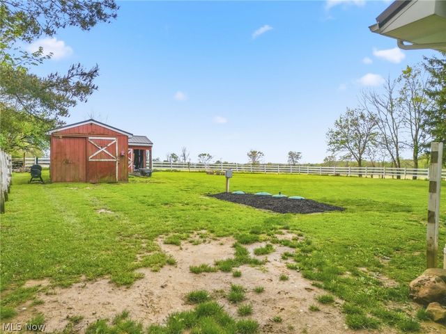 1477 E Garfield Road, New Springfield, OH 44443