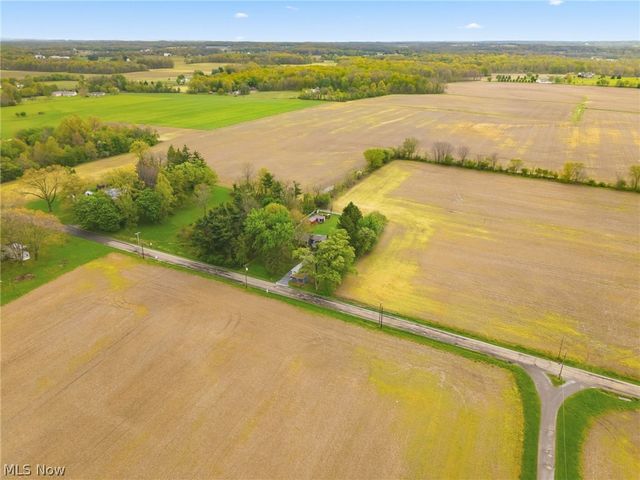 1477 E Garfield Road, New Springfield, OH 44443