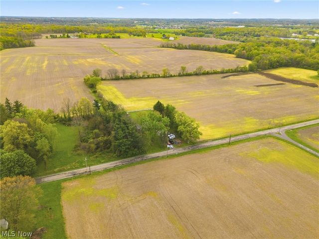 1477 E Garfield Road, New Springfield, OH 44443