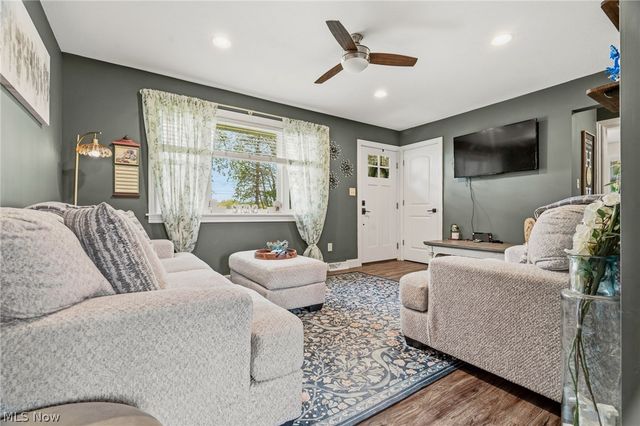 1477 E Garfield Road, New Springfield, OH 44443