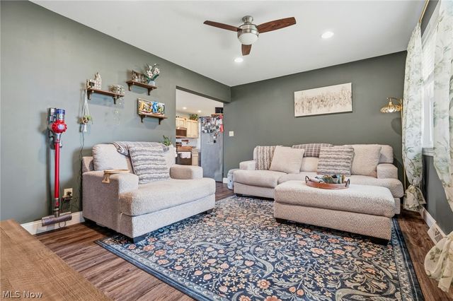 1477 E Garfield Road, New Springfield, OH 44443