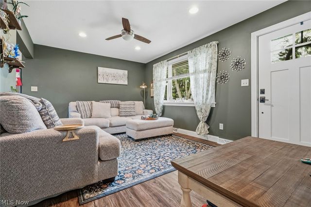 1477 E Garfield Road, New Springfield, OH 44443