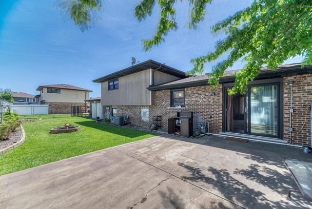 8207 S 82nd Avenue, Justice, IL 60458