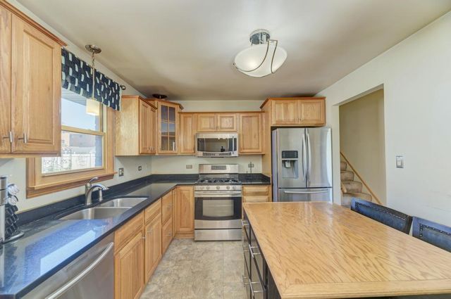 8207 S 82nd Avenue, Justice, IL 60458