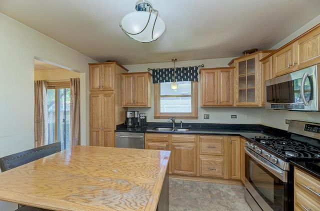 8207 S 82nd Avenue, Justice, IL 60458