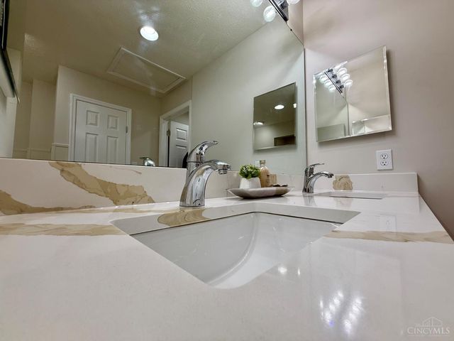 5 Hathaway Commons Drive, Lebanon, OH 45036