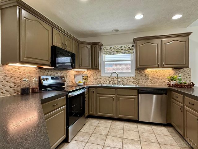 5 Hathaway Commons Drive, Lebanon, OH 45036