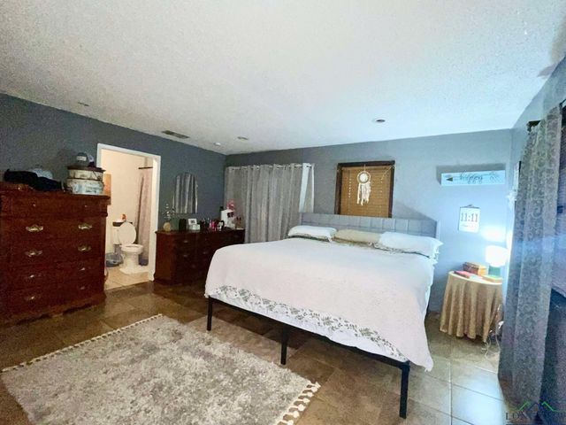 909 Wilson St, Marshall, TX 75670