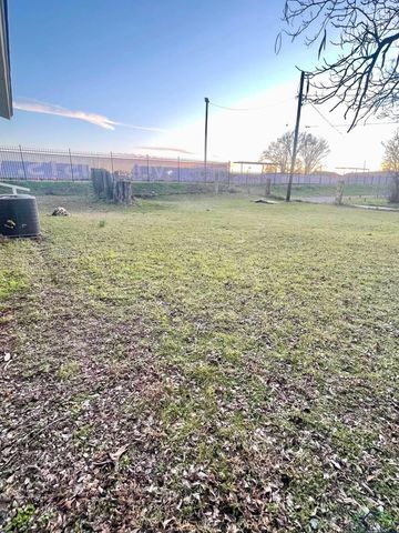 909 Wilson St, Marshall, TX 75670