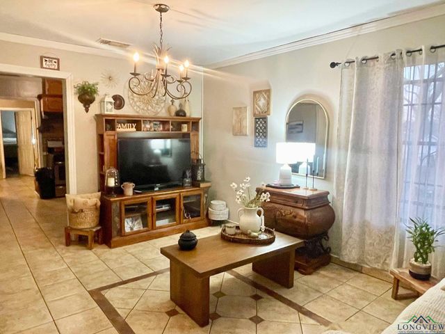 909 Wilson St, Marshall, TX 75670