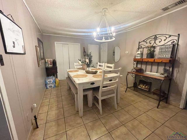 909 Wilson St, Marshall, TX 75670