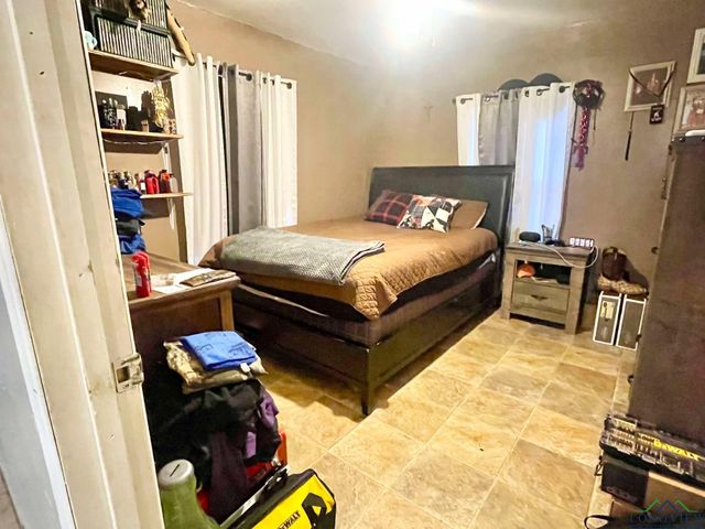 909 Wilson St, Marshall, TX 75670