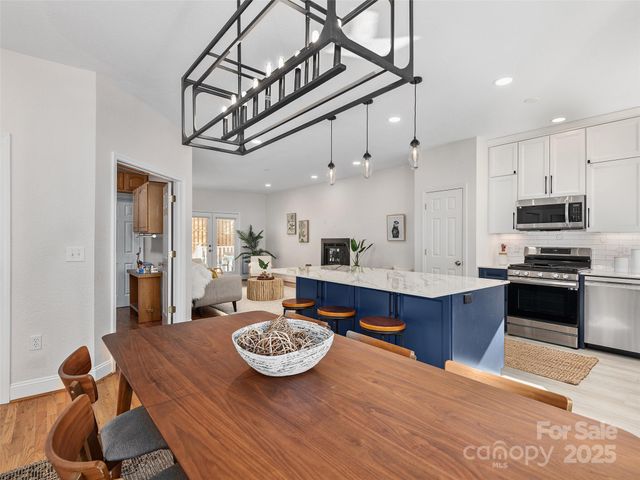 17 Lake Avenue, Black Mountain, NC 28711