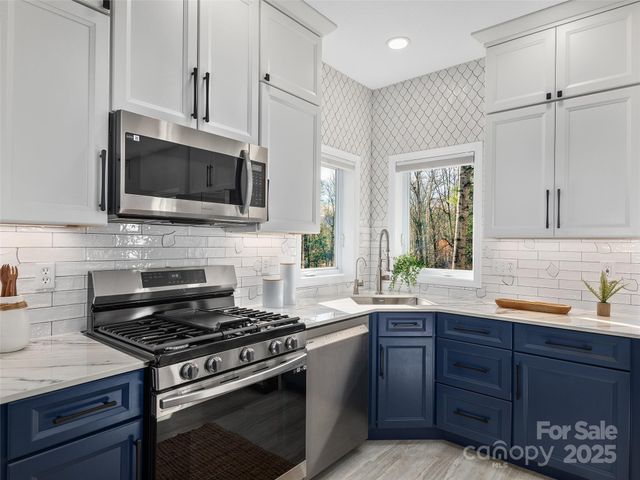 17 Lake Avenue, Black Mountain, NC 28711