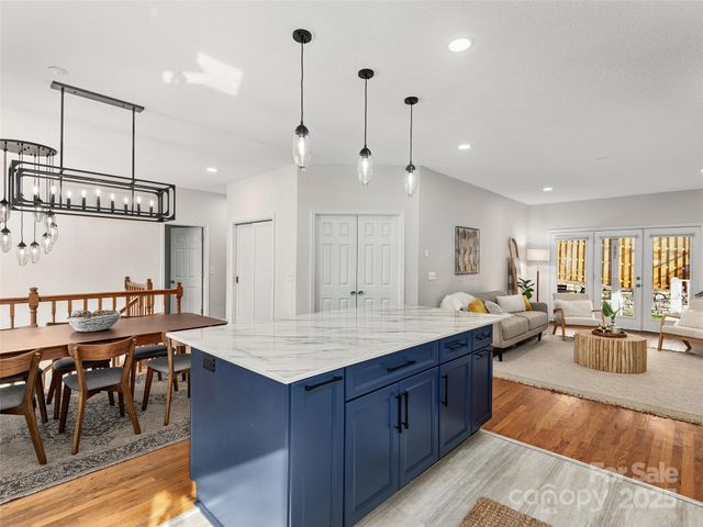 17 Lake Avenue, Black Mountain, NC 28711