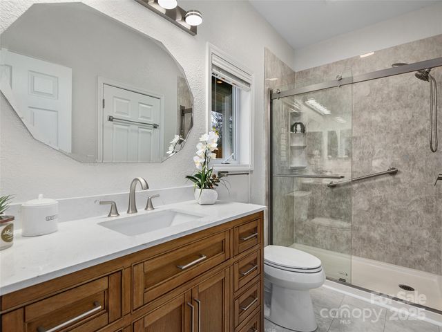 17 Lake Avenue, Black Mountain, NC 28711