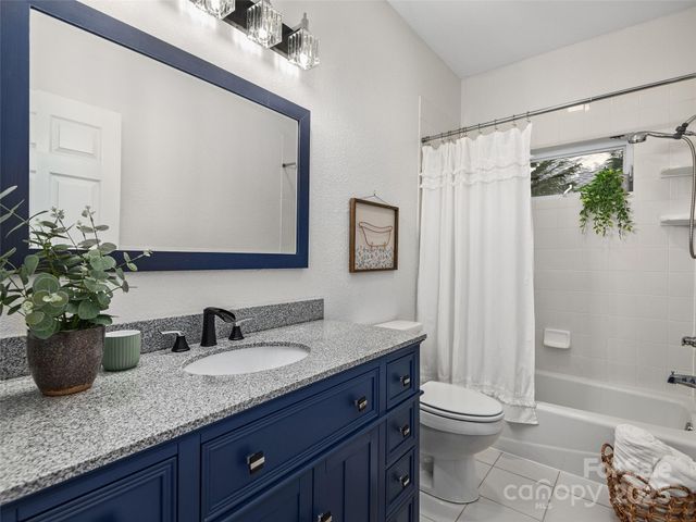 17 Lake Avenue, Black Mountain, NC 28711