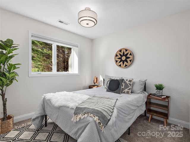 17 Lake Avenue, Black Mountain, NC 28711