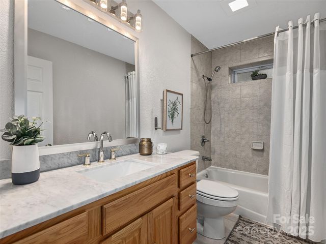 17 Lake Avenue, Black Mountain, NC 28711