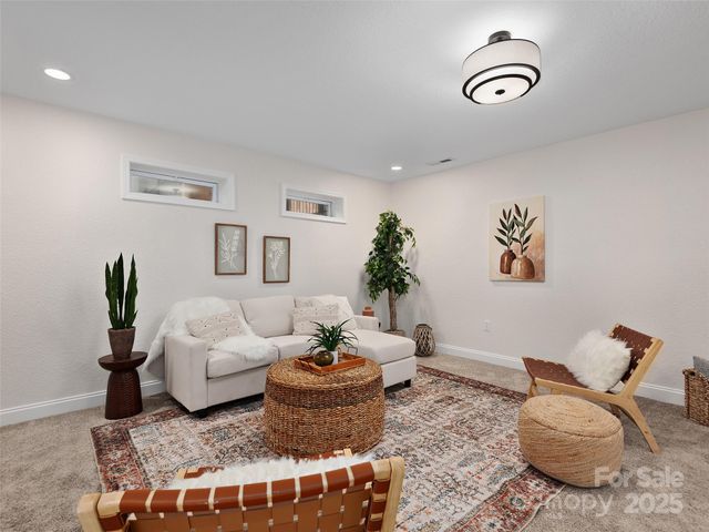 17 Lake Avenue, Black Mountain, NC 28711