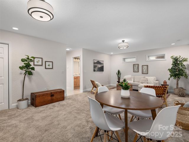 17 Lake Avenue, Black Mountain, NC 28711