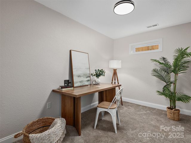 17 Lake Avenue, Black Mountain, NC 28711