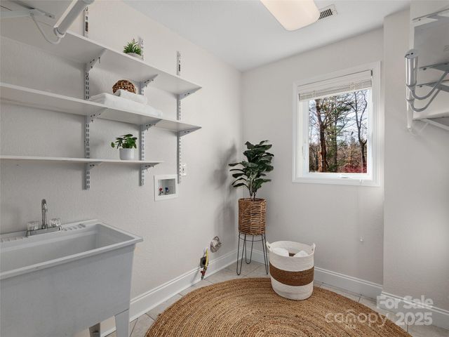 17 Lake Avenue, Black Mountain, NC 28711