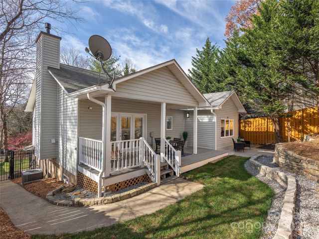 17 Lake Avenue, Black Mountain, NC 28711