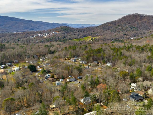 17 Lake Avenue, Black Mountain, NC 28711