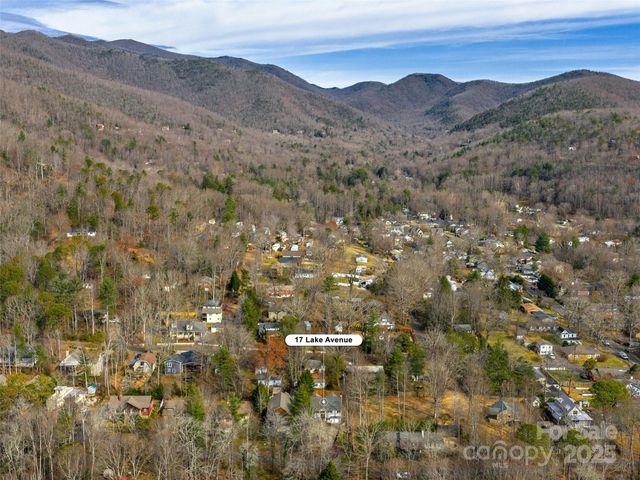 17 Lake Avenue, Black Mountain, NC 28711