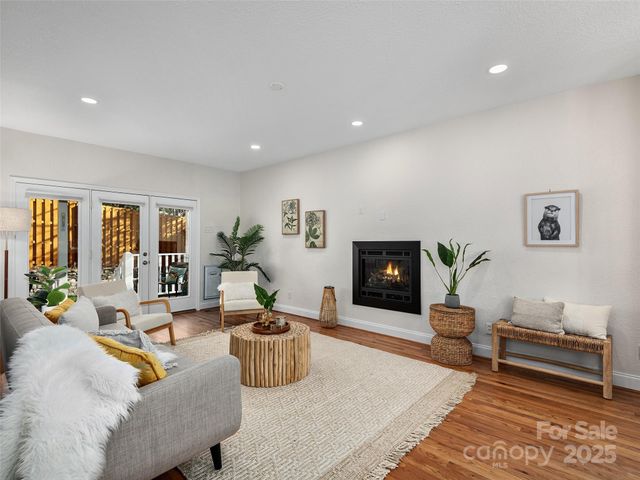 17 Lake Avenue, Black Mountain, NC 28711