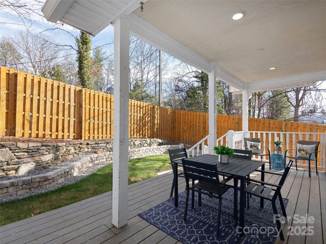 17 Lake Avenue, Black Mountain, NC 28711