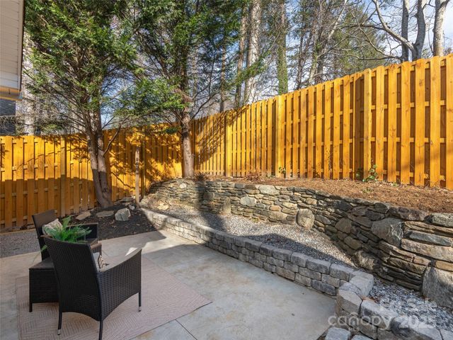 17 Lake Avenue, Black Mountain, NC 28711