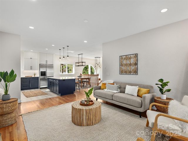 17 Lake Avenue, Black Mountain, NC 28711