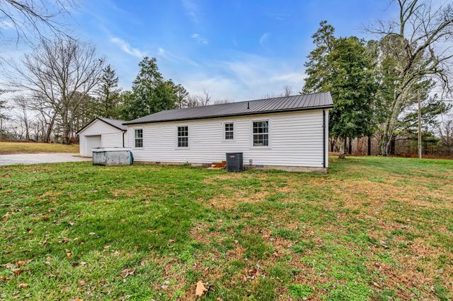 1105 Viola Rd, Mcminnville, TN 37110