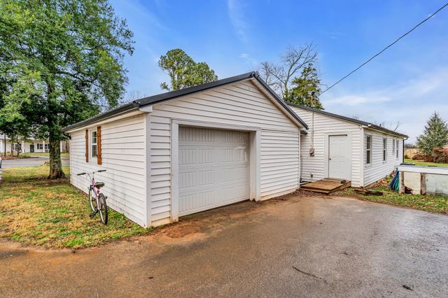 1105 Viola Rd, Mcminnville, TN 37110
