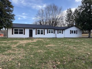 1105 Viola Rd, Mcminnville, TN 37110