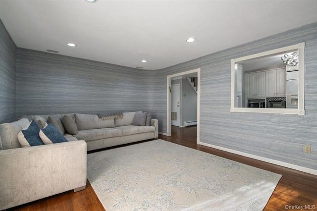 16 Valley Lane N, North Woodmere, NY 11581