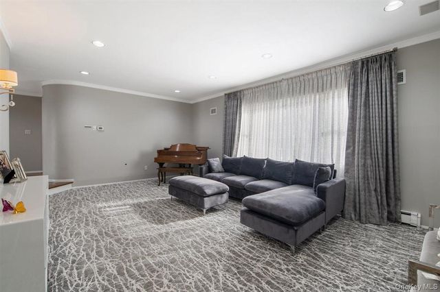 16 Valley Lane N, North Woodmere, NY 11581