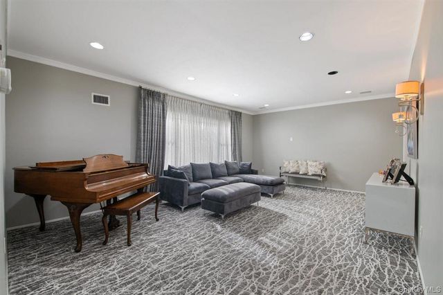 16 Valley Lane N, North Woodmere, NY 11581