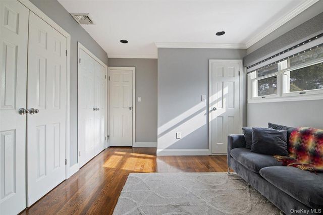 16 Valley Lane N, North Woodmere, NY 11581