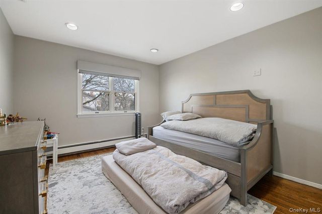 16 Valley Lane N, North Woodmere, NY 11581