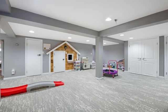 16 Valley Lane N, North Woodmere, NY 11581